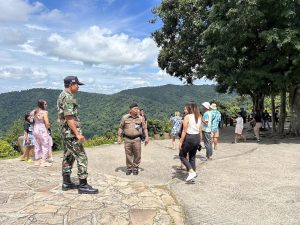 ดูแลนักท่องเที่ยว ณ อุทยานแห่งชาติเขาใหญ่