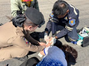 ตำรวจท่องเที่ยวนครราชสีมา พบอุบัติเหตุรถชนระหว่างรถกระบะตู้ทึบกับรถจักรยานยนต์