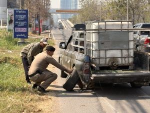 ตำรวจท่องเที่ยวนครราชสีมา พบรถกระบะของประชาชน จอดเสียริมไหล่ทางหน้าร้าน