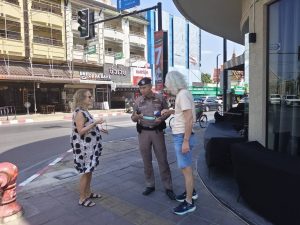 ตำรวจท่องเที่ยวนครราชสีมา พบนักท่องเที่ยวชาวอิสราเอลหลงทาง